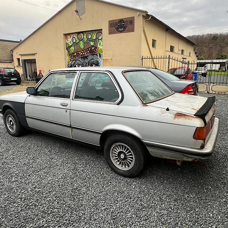 BMW 323i
